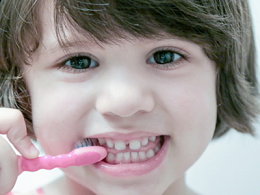 孩子涂氟真的能防龋齿吗？河北惟德口腔医生专业解读